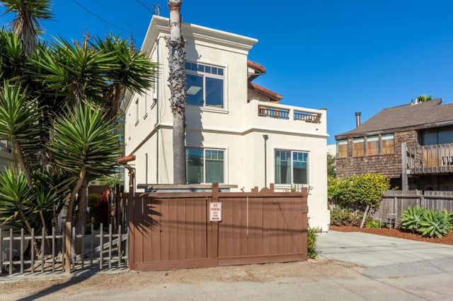 2870 Chesterfield Drive, Santa Cruz, CA 95062