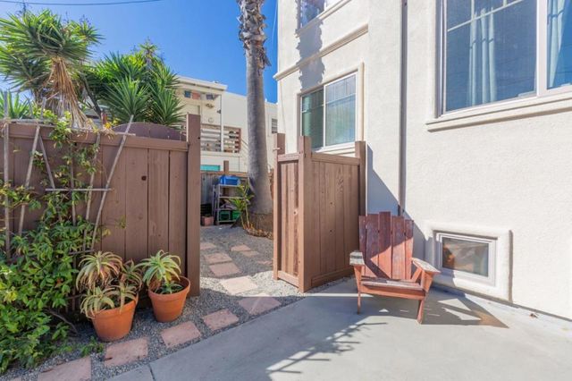 2870 Chesterfield Drive, Santa Cruz, CA 95062