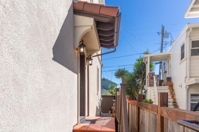 2870 Chesterfield Drive, Santa Cruz, CA 95062