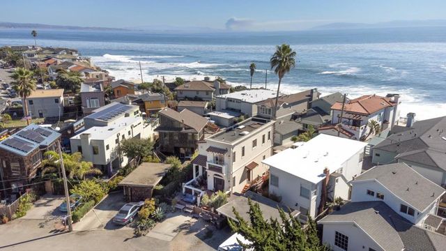 2870 Chesterfield Drive, Santa Cruz, CA 95062