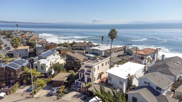 2870 Chesterfield Drive, Santa Cruz, CA 95062