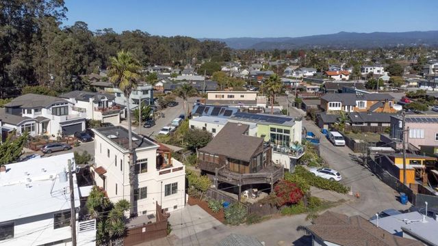 2870 Chesterfield Drive, Santa Cruz, CA 95062