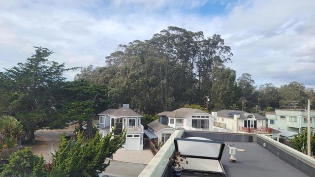 2870 Chesterfield Drive, Santa Cruz, CA 95062