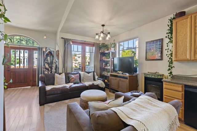 2870 Chesterfield Drive, Santa Cruz, CA 95062