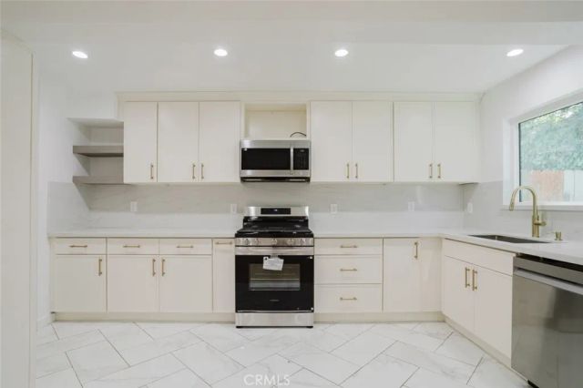 8740 Willis Avenue 6, Panorama City, CA 91402