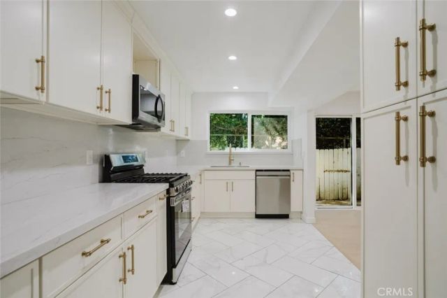 8740 Willis Avenue 6, Panorama City, CA 91402