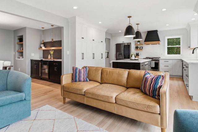 5973 N Bay Ridge AVENUE, Whitefish Bay, WI 53217