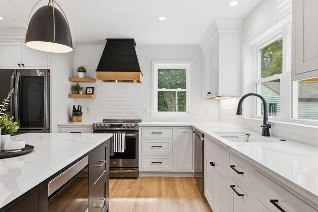 5973 N Bay Ridge AVENUE, Whitefish Bay, WI 53217