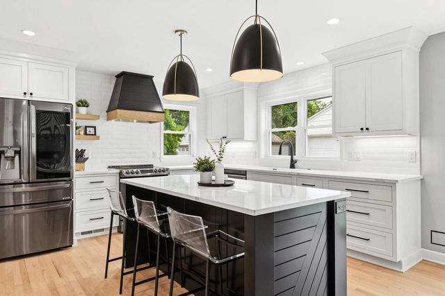 5973 N Bay Ridge AVENUE, Whitefish Bay, WI 53217