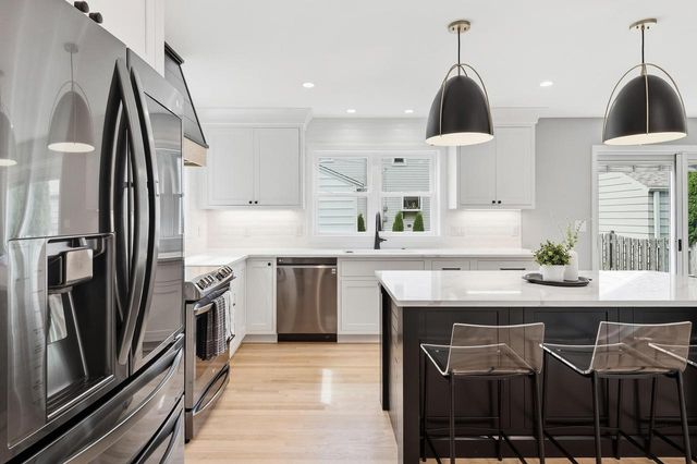5973 N Bay Ridge AVENUE, Whitefish Bay, WI 53217