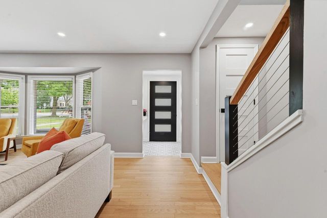 5973 N Bay Ridge AVENUE, Whitefish Bay, WI 53217