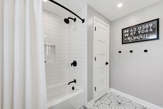 5973 N Bay Ridge AVENUE, Whitefish Bay, WI 53217