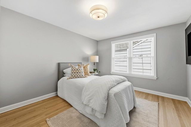 5973 N Bay Ridge AVENUE, Whitefish Bay, WI 53217