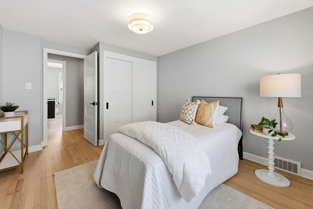 5973 N Bay Ridge AVENUE, Whitefish Bay, WI 53217