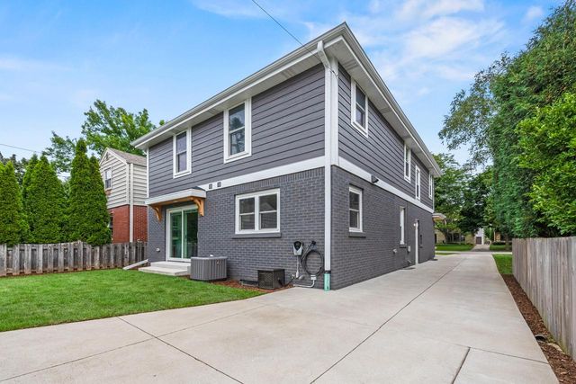 5973 N Bay Ridge AVENUE, Whitefish Bay, WI 53217