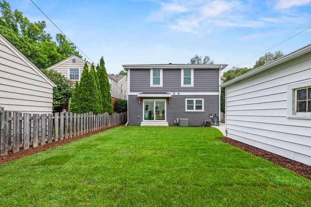 5973 N Bay Ridge AVENUE, Whitefish Bay, WI 53217