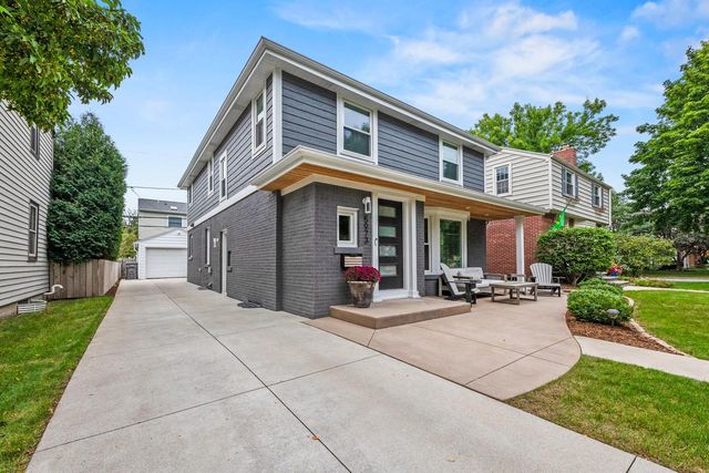 5973 N Bay Ridge AVENUE, Whitefish Bay, WI 53217