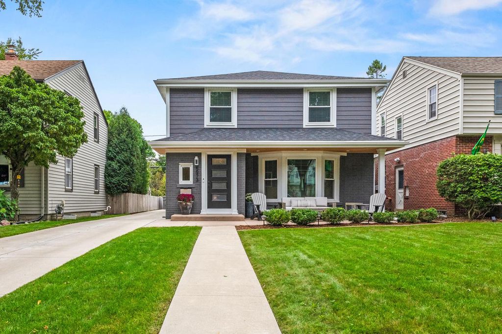 5973 N Bay Ridge AVENUE, Whitefish Bay, WI 53217