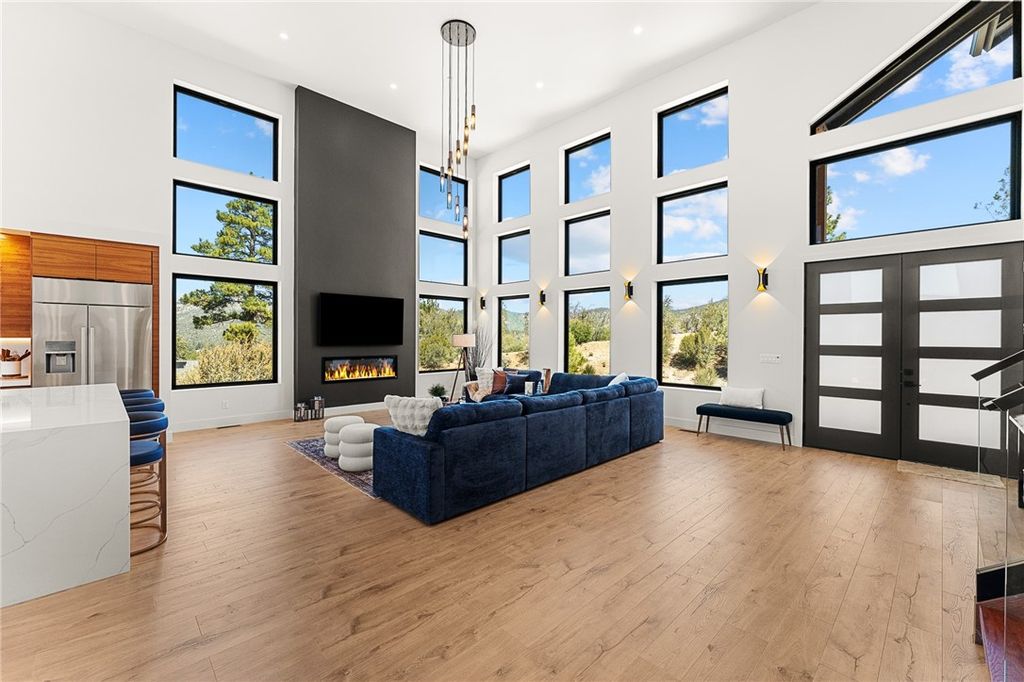 Image 12 of property listing at 506 Woodbridge Drive, Big Bear City, CA 92314