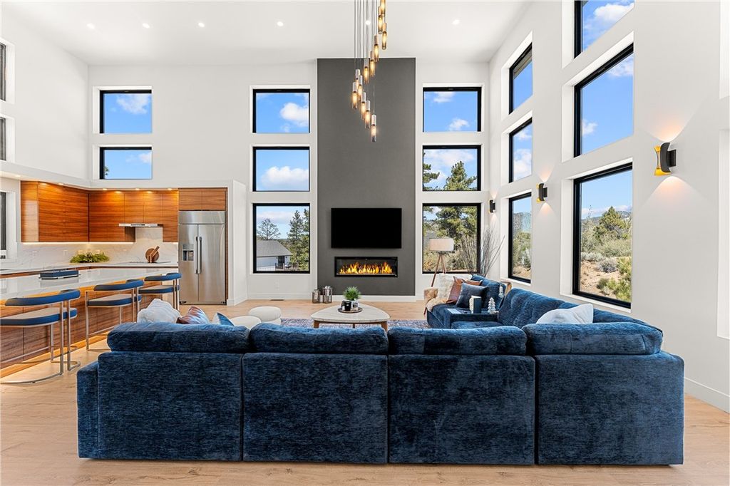 Image 14 of property listing at 506 Woodbridge Drive, Big Bear City, CA 92314