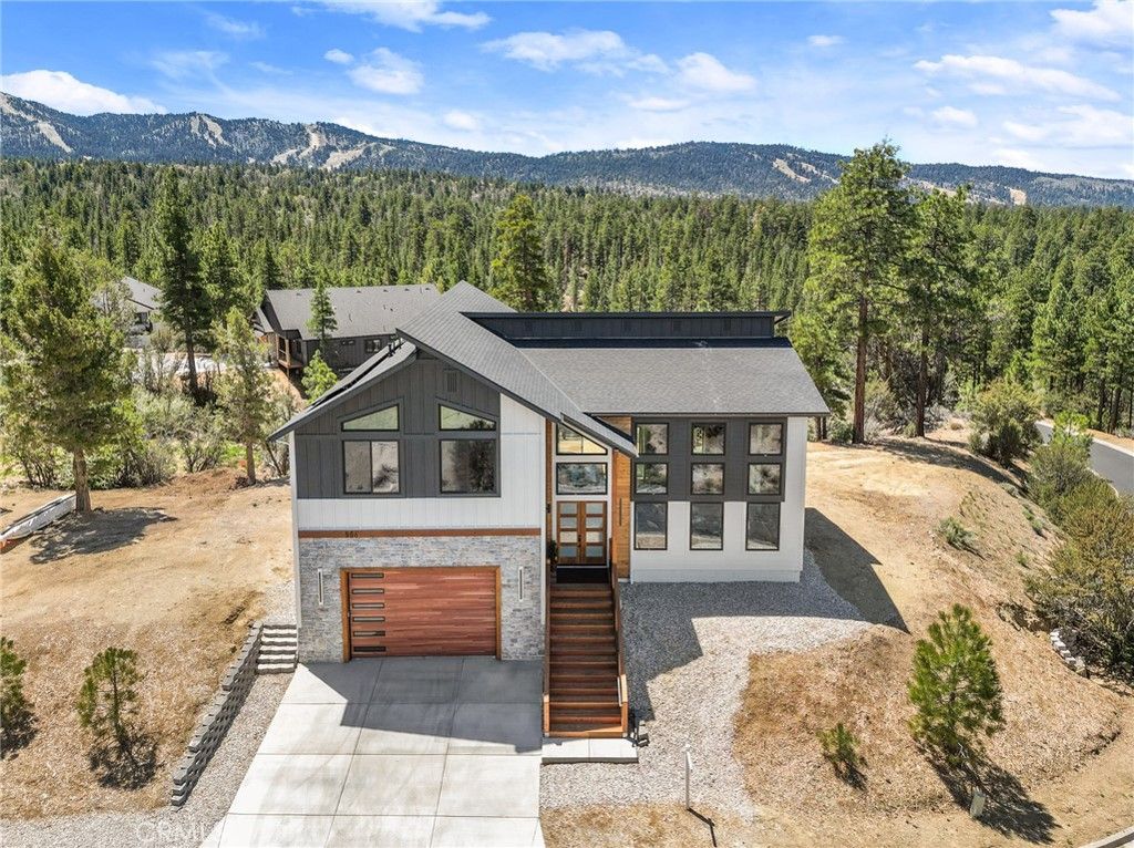Image 2 of property listing at 506 Woodbridge Drive, Big Bear City, CA 92314