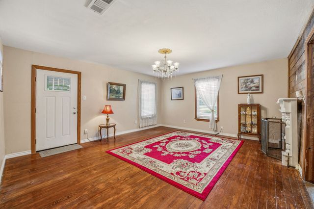 401 E Bridge Street, Granbury, TX 76048