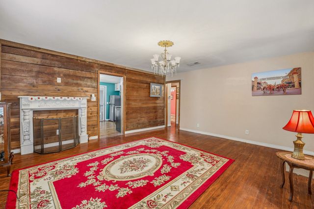 401 E Bridge Street, Granbury, TX 76048