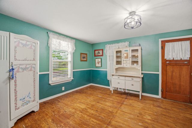 401 E Bridge Street, Granbury, TX 76048