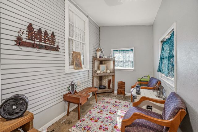 401 E Bridge Street, Granbury, TX 76048