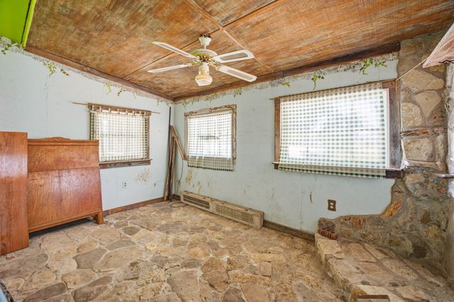 401 E Bridge Street, Granbury, TX 76048