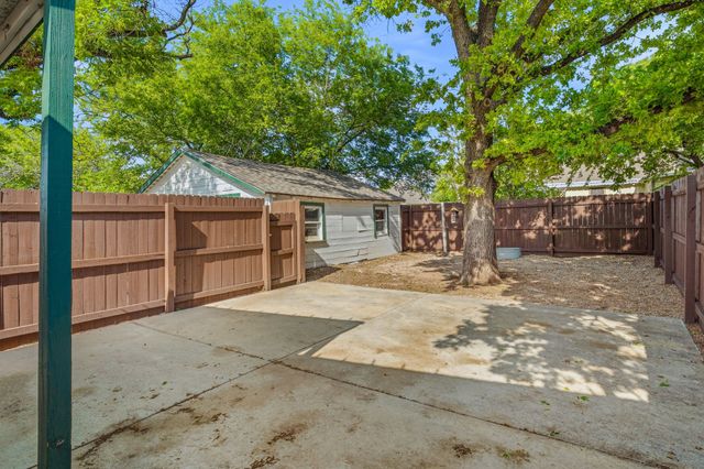 401 E Bridge Street, Granbury, TX 76048