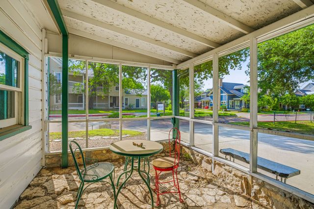 401 E Bridge Street, Granbury, TX 76048