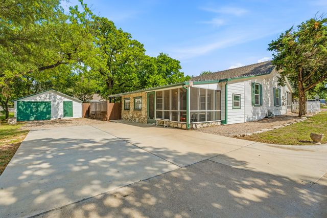 401 E Bridge Street, Granbury, TX 76048