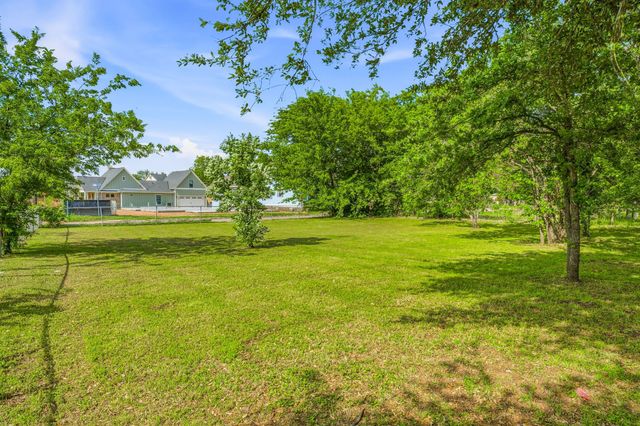 401 E Bridge Street, Granbury, TX 76048