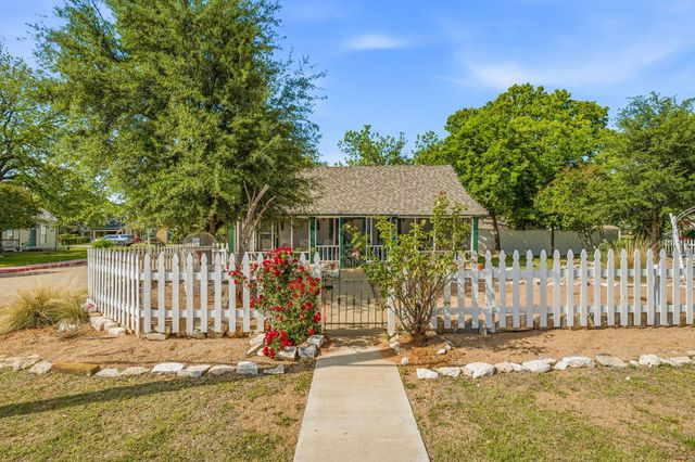 401 E Bridge Street, Granbury, TX 76048