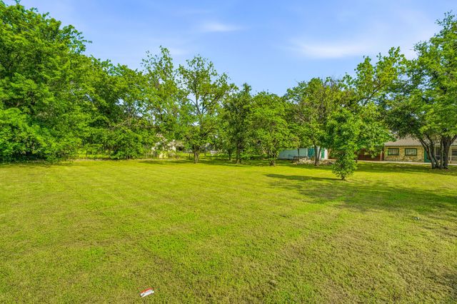 401 E Bridge Street, Granbury, TX 76048