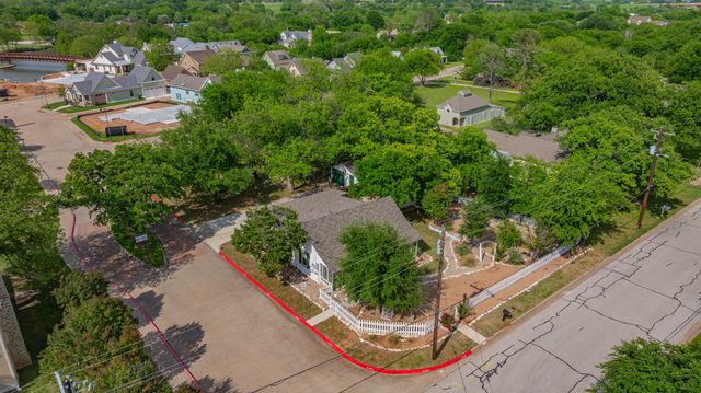 401 E Bridge Street, Granbury, TX 76048