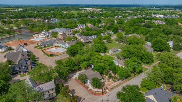 401 E Bridge Street, Granbury, TX 76048