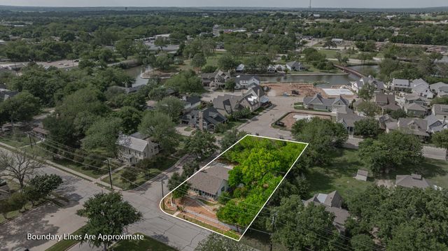 401 E Bridge Street, Granbury, TX 76048