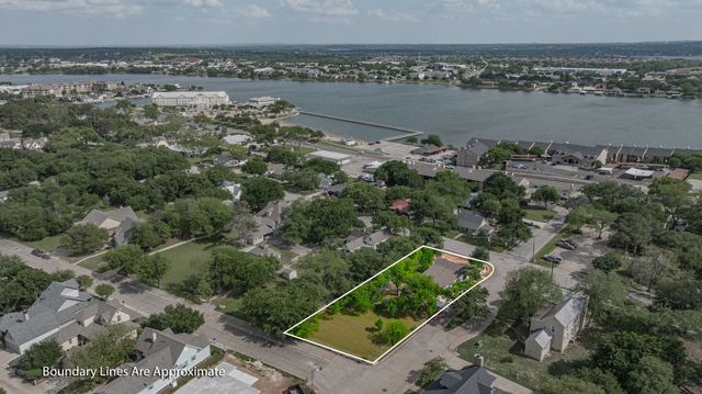 401 E Bridge Street, Granbury, TX 76048
