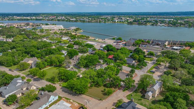 401 E Bridge Street, Granbury, TX 76048