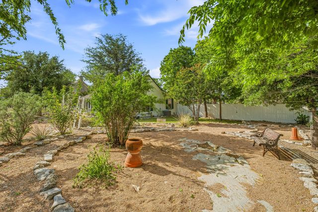 401 E Bridge Street, Granbury, TX 76048