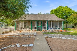 401 E Bridge Street, Granbury, TX 76048