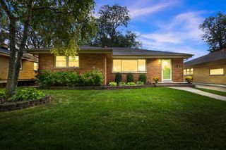 10615 W Woodward AVENUE, Wauwatosa, WI 53222