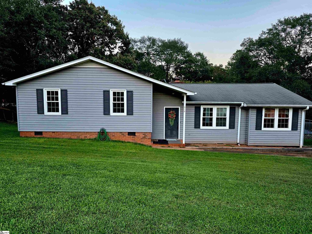 318 Country Glen Lane, Pelzer, SC 29669