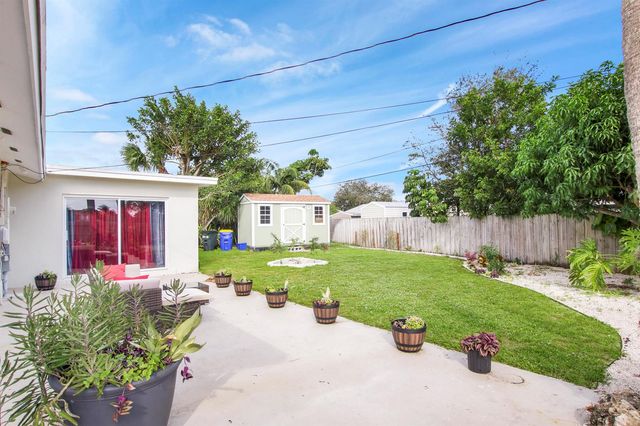 19185 SE Homewood Avenue, Jupiter, FL 33469