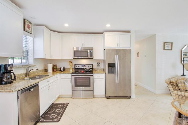 19185 SE Homewood Avenue, Jupiter, FL 33469