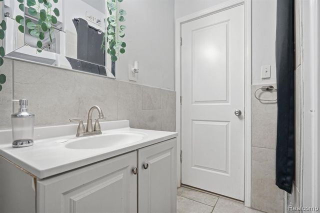 11421 Engleside Street, Detroit, MI 48205