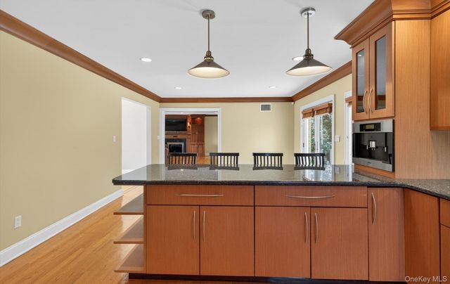 16 E Slope Road, Bayville, NY 11709