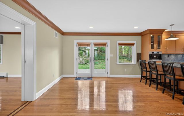 16 E Slope Road, Bayville, NY 11709